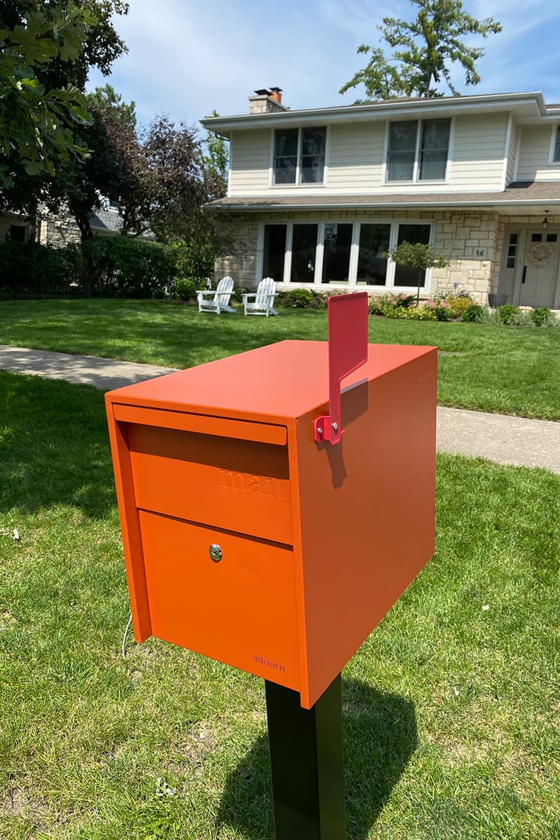 Post Mount Locking Mailbox | Large Gallery Image